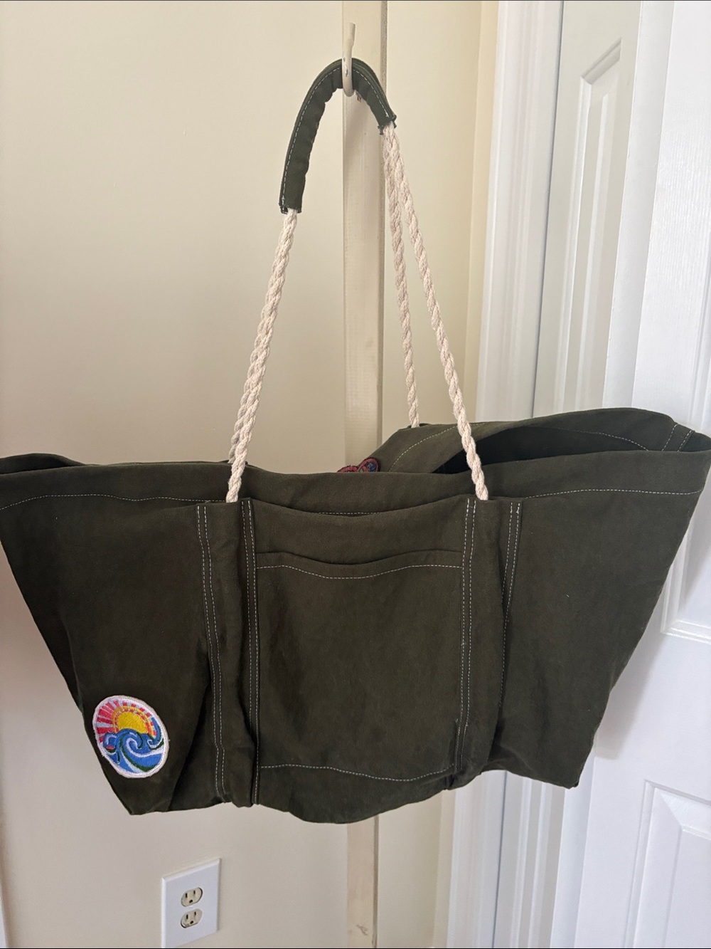 FREE PEOPLE Been There Badge Tote Bag nwot - Picture 10 of 10